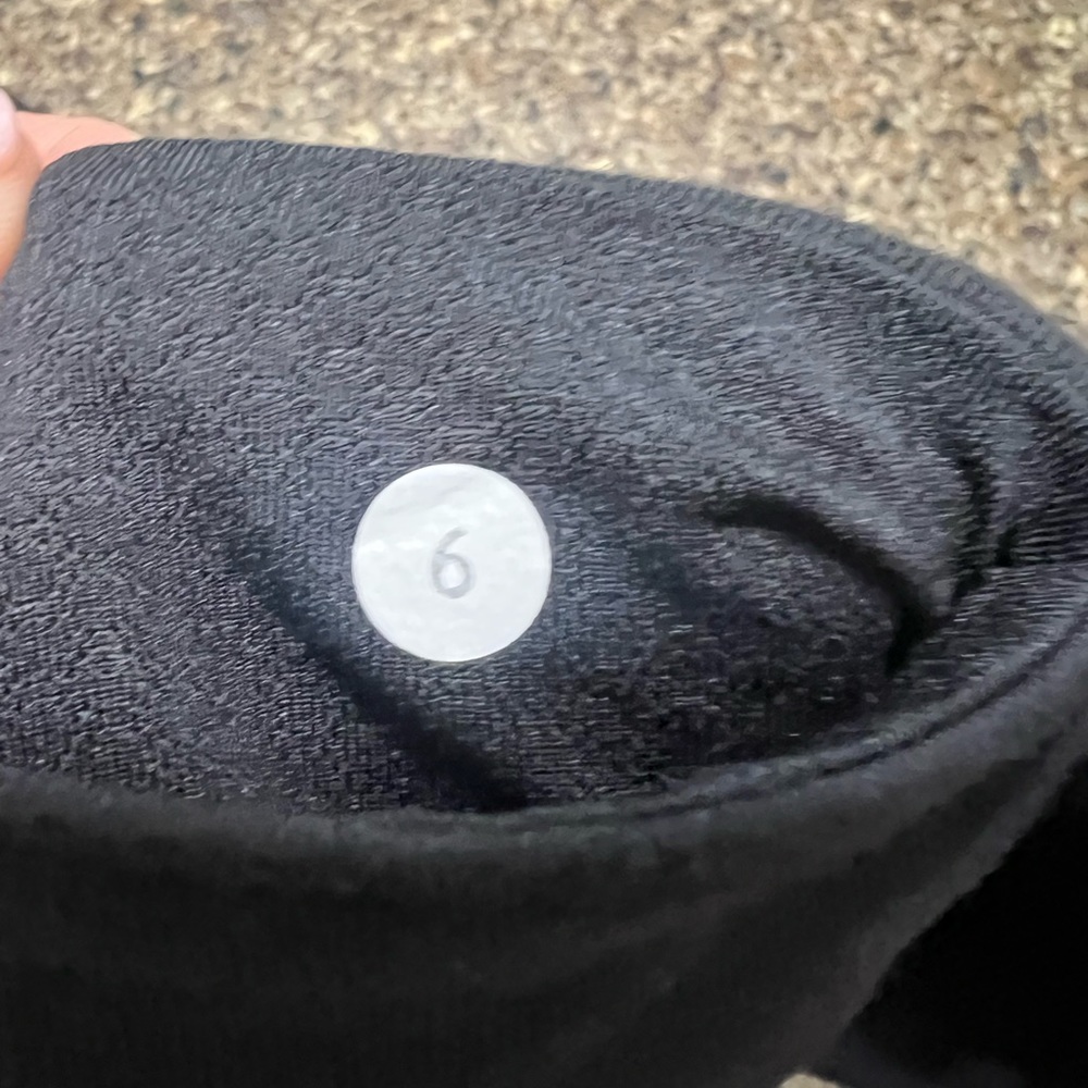 Lululemon skirt cotton material sz 6.. black - Picture 5 of 5